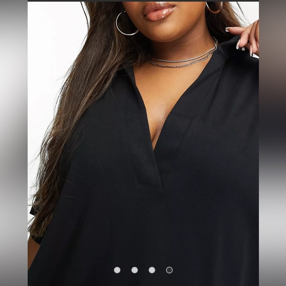 ASOS DESIGN Curve relaxed polo shirt with deep v in black - Picture 4 of 5